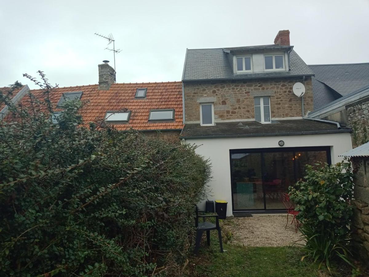 Gite Les Trefles Proche De La Plage En Baie Du Mont St Michel Carolles Zewnętrze zdjęcie