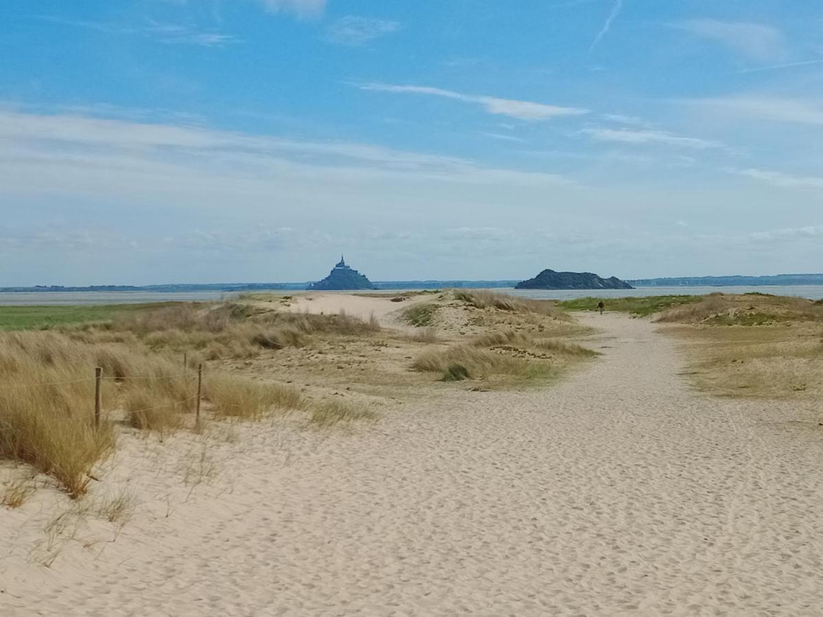 Gite Les Trefles Proche De La Plage En Baie Du Mont St Michel Carolles Zewnętrze zdjęcie