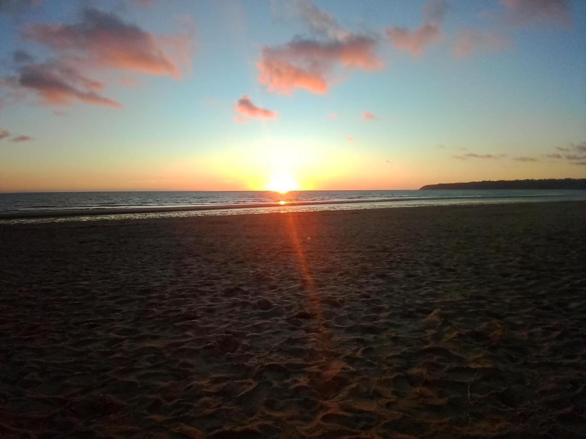Gite Les Trefles Proche De La Plage En Baie Du Mont St Michel Carolles Zewnętrze zdjęcie